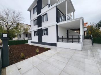 DİDİM ALTINKUM MAHALLESİ'NDE YEŞİLKENT YOLUNA YAKIN MASRAFSIZ MÜSTAKİL BAHÇELİ 4+1 SATILIK VİLLA