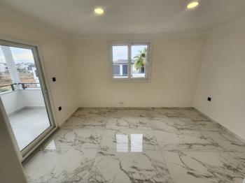 DİDİM ALTINKUM MAHALLESİ'NDE YEŞİLKENT YOLUNA YAKIN MASRAFSIZ MÜSTAKİL BAHÇELİ 4+1 SATILIK VİLLA