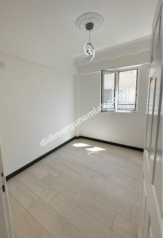 DİDİM ÇAMLIK MAHALLESİNDE DENİZE YÜRÜYÜŞ MESAFESİNDE,TAMAMEN YENİLENMİŞ EFSANE FİYATLI MASRAFSIZ VE ŞIK 2+1 SATILIK DAİRE!