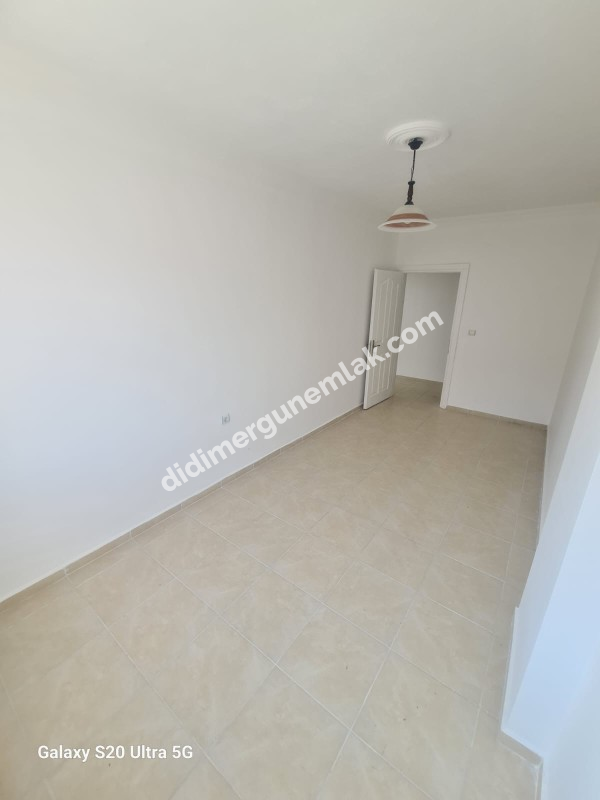 DİDİM EFELER MAHALLESİNDE HAVUZ CEPHELİ ,MODERN SİTEDE FERAH 2+1 SATILIK DAİRE