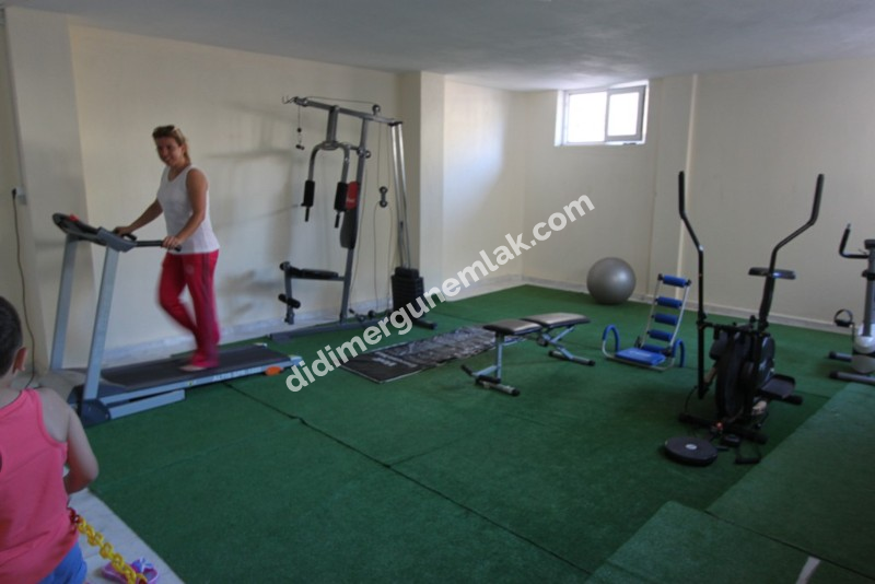 DİDİM EFELER MAHALLESİNDE HAVUZ CEPHELİ ,MODERN SİTEDE FERAH 2+1 SATILIK DAİRE