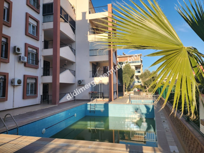  ÇAMLIK MAHALLESİ’NDE HAVUZLU SİTE İÇERİSİNDE SATILIK EŞYALI 2+1 DAİRE