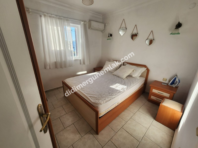  ÇAMLIK MAHALLESİ’NDE HAVUZLU SİTE İÇERİSİNDE SATILIK EŞYALI 2+1 DAİRE