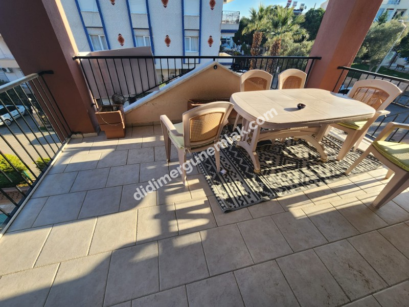  ÇAMLIK MAHALLESİ’NDE HAVUZLU SİTE İÇERİSİNDE SATILIK EŞYALI 2+1 DAİRE