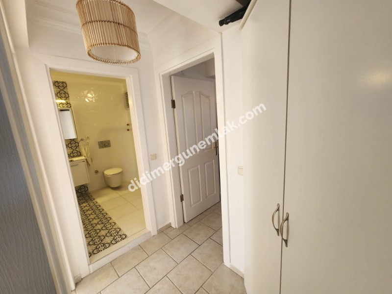  ÇAMLIK MAHALLESİ’NDE HAVUZLU SİTE İÇERİSİNDE SATILIK EŞYALI 2+1 DAİRE