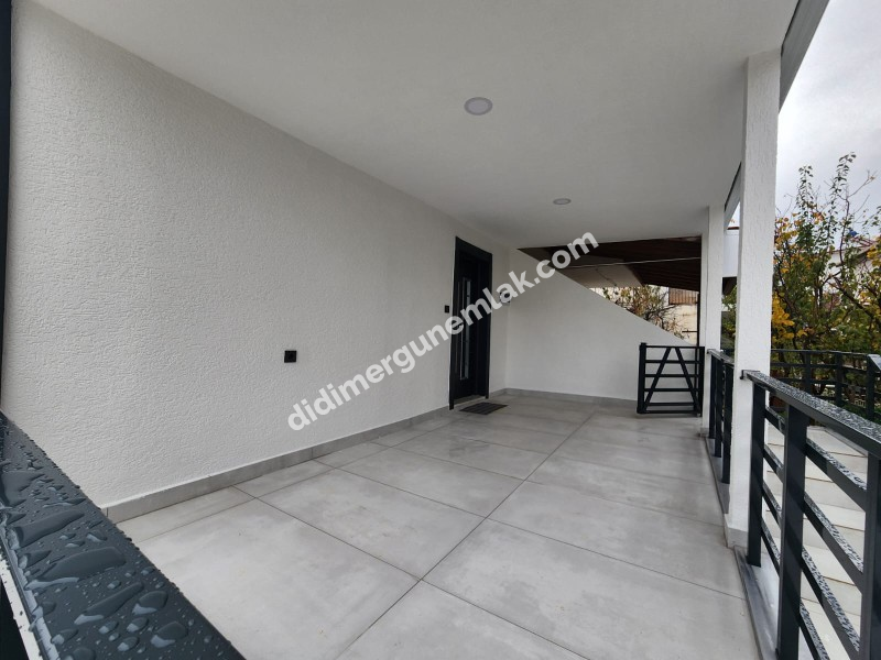 DİDİM ALTINKUM MAHALLESİ'NDE YEŞİLKENT YOLUNA YAKIN MASRAFSIZ MÜSTAKİL BAHÇELİ 4+1 SATILIK VİLLA