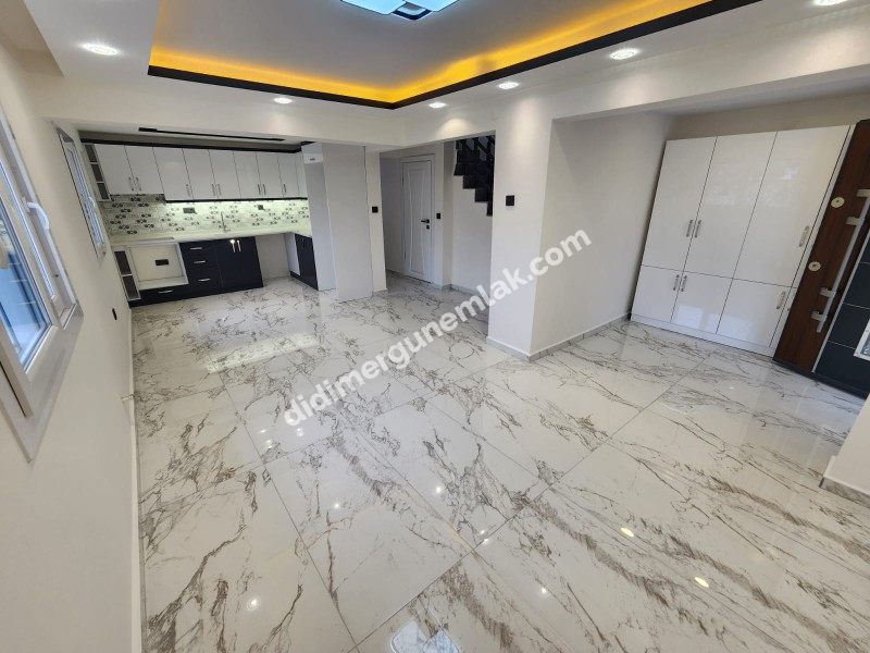 DİDİM ALTINKUM MAHALLESİ'NDE YEŞİLKENT YOLUNA YAKIN MASRAFSIZ MÜSTAKİL BAHÇELİ 4+1 SATILIK VİLLA