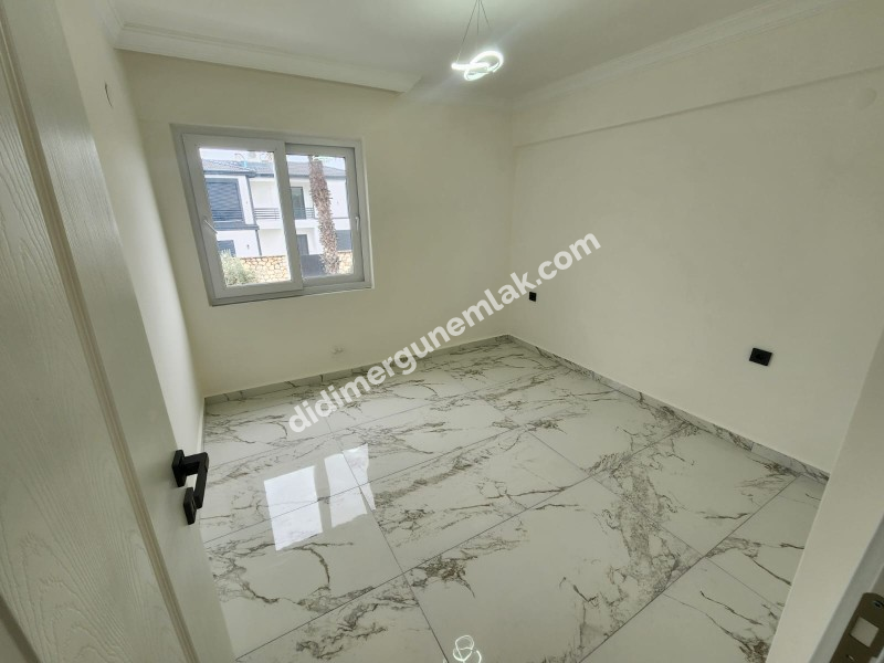 DİDİM ALTINKUM MAHALLESİ'NDE YEŞİLKENT YOLUNA YAKIN MASRAFSIZ MÜSTAKİL BAHÇELİ 4+1 SATILIK VİLLA