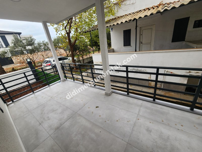 DİDİM ALTINKUM MAHALLESİ'NDE YEŞİLKENT YOLUNA YAKIN MASRAFSIZ MÜSTAKİL BAHÇELİ 4+1 SATILIK VİLLA