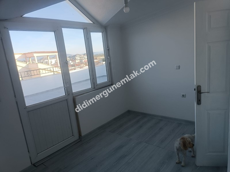 EGEMED HASTANESİ'NE ÇOK YAKIN SATILIK 2+1 AÇIK MUTFAKLI GENİŞ TERASLI KATTA DUBLEKS DAİRE 