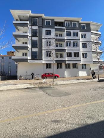 Güvenay - Çorum Gülabibey Kapaklı 1. Cadde Üzeri Satılık Sıfır 3+1 Daire 