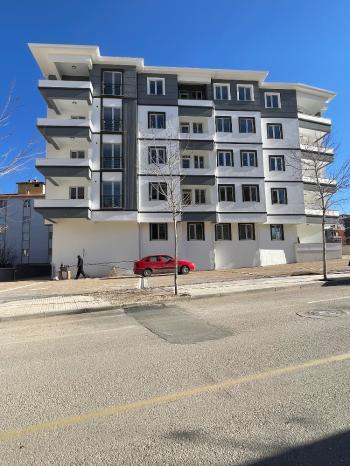 Güvenay - Çorum Gülabibey Kapaklı 1. Cadde Üzeri Satılık Sıfır 3+1 Daire 