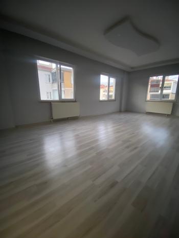 GÜVENAY - ÇORUM BUHARAEVLER 5. CADDESİ ÜZERİ 3+1 KİRALIK DAİRE 