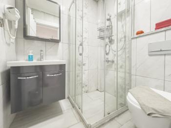 DATÇA İSKELE’DE OTEL RUHSATLI, DENİZE YAKIN, HAZIR TİCARİ YATIRIM FIRSATI!