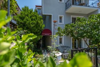 DATÇA İSKELE’DE OTEL RUHSATLI, DENİZE YAKIN, HAZIR TİCARİ YATIRIM FIRSATI!