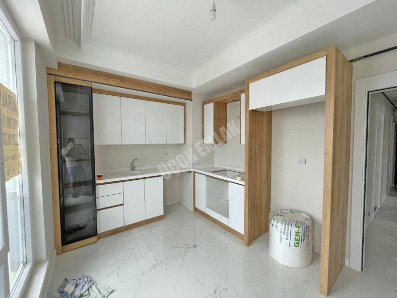 AFYON ÜÇOK EMLAKTAN MAREŞAL F ÇAKMAK MAH SATILIK SIFIR 2+1 LÜX 3 KAT DAİRE