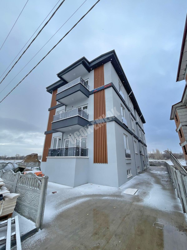 AFYON ÜÇOK EMLAKTAN MAREŞAL F ÇAKMAK MAH SATILIK SIFIR 2+1 LÜX 3 KAT DAİRE