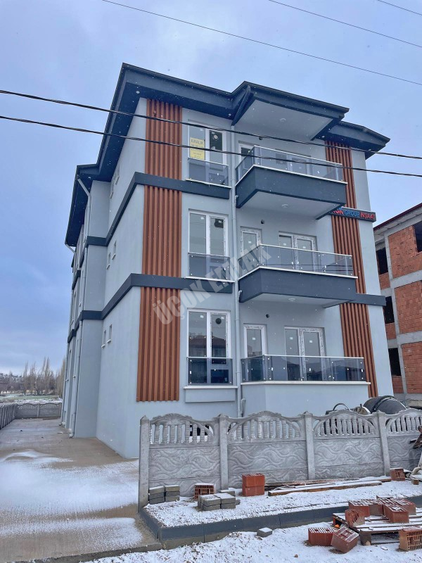 AFYON ÜÇOK EMLAKTAN MAREŞAL F ÇAKMAK MAH SATILIK SIFIR 2+1 LÜX 3 KAT DAİRE