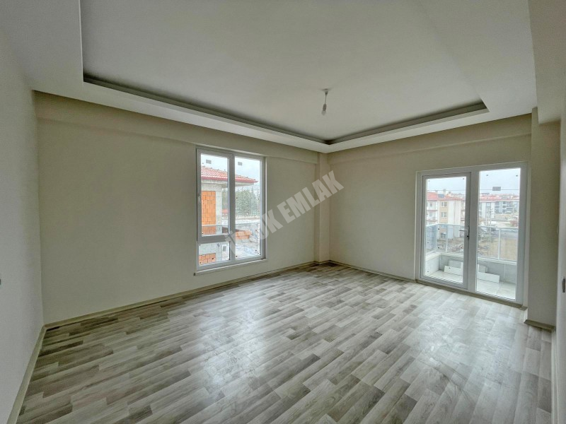 AFYON ÜÇOK EMLAKTAN MAREŞAL F ÇAKMAK MAH SATILIK SIFIR 2+1 LÜX 3 KAT DAİRE