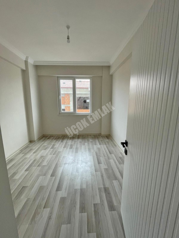 AFYON ÜÇOK EMLAKTAN MAREŞAL F ÇAKMAK MAH SATILIK SIFIR 2+1 LÜX 3 KAT DAİRE