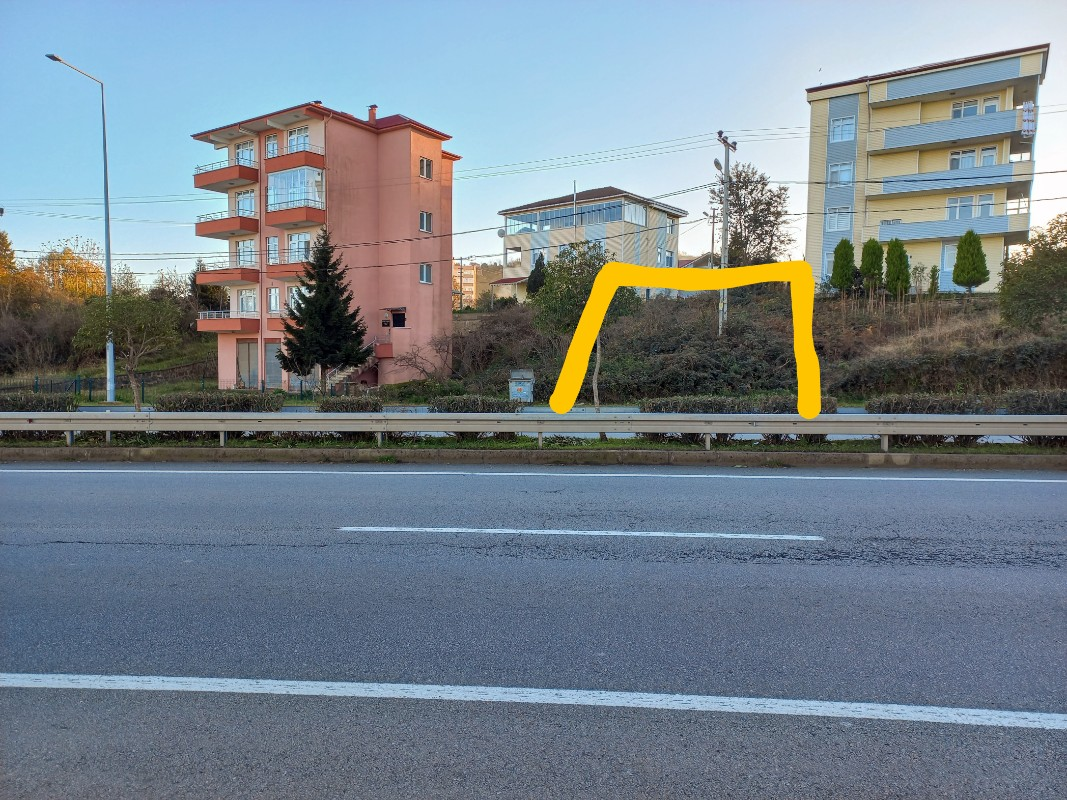 TRABZON BEŞİKDÜZÜ ADACIK'TA SATILIK 414 M2 ARSA ANA YOLA SIFIR
