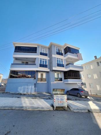 GÜVENAY -  ÇORUM BAHÇELİEVLER MAH. ÇORAKLIK CADDESİ ÜZERİ 3+1 SATILIK DAİRE