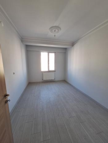 GÜVENAY - ÇORUM BAHÇELİEVLER ÇORAKLIK CADDESİ ÜZERİ 3+1 SATILIK DAİRE