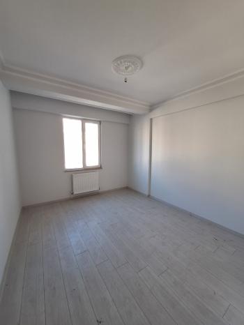 GÜVENAY - ÇORUM BAHÇELİEVLER ÇORAKLIK CADDESİ ÜZERİ 3+1 SATILIK DAİRE