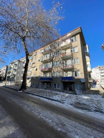 AFYON ÜÇOK EMLAKTAN DUMLUPINAR MAH SATILIK 2+1 MERKEZİ KONUMDA DAİRE