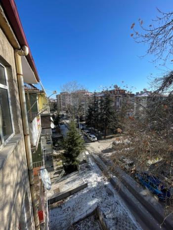 AFYON ÜÇOK EMLAKTAN DUMLUPINAR MAH SATILIK 2+1 MERKEZİ KONUMDA DAİRE