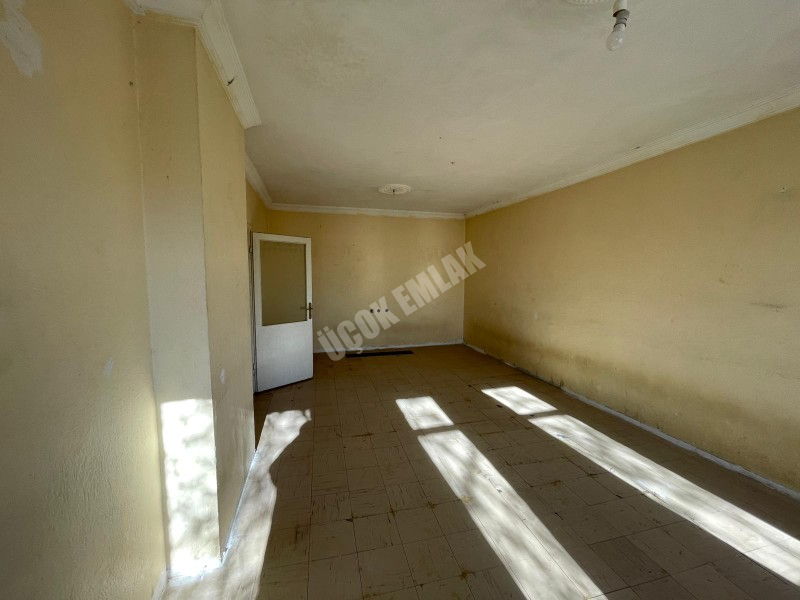 AFYON ÜÇOK EMLAKTAN DUMLUPINAR MAH SATILIK 2+1 MERKEZİ KONUMDA DAİRE