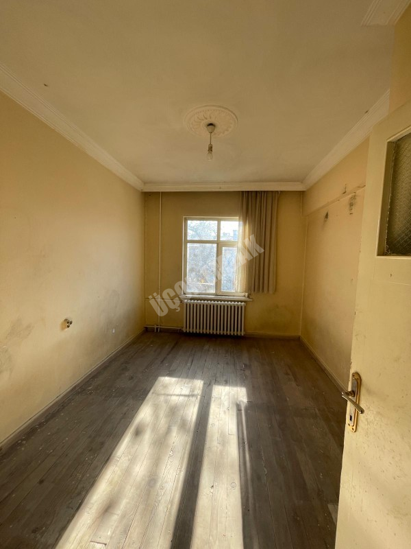 AFYON ÜÇOK EMLAKTAN DUMLUPINAR MAH SATILIK 2+1 MERKEZİ KONUMDA DAİRE