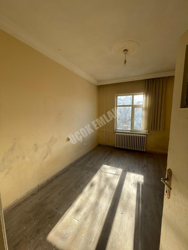 AFYON ÜÇOK EMLAKTAN DUMLUPINAR MAH SATILIK 2+1 MERKEZİ KONUMDA DAİRE