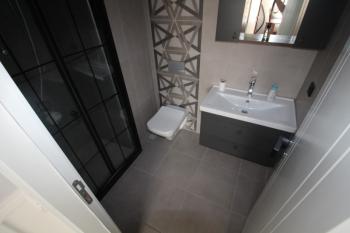 ASLAN'DAN KUYULUK'TA HAVUZLU SİTE İÇİ FULL EŞYALI KİRALIK 2+1