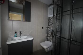 ASLAN'DAN KUYULUK'TA HAVUZLU SİTE İÇİ FULL EŞYALI KİRALIK 2+1