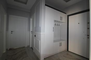 ASLAN'DAN KUYULUK'TA HAVUZLU SİTE İÇİ FULL EŞYALI KİRALIK 2+1