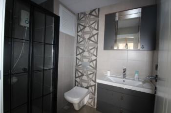 ASLAN'DAN KUYULUK'TA HAVUZLU SİTE İÇİ FULL EŞYALI KİRALIK 2+1