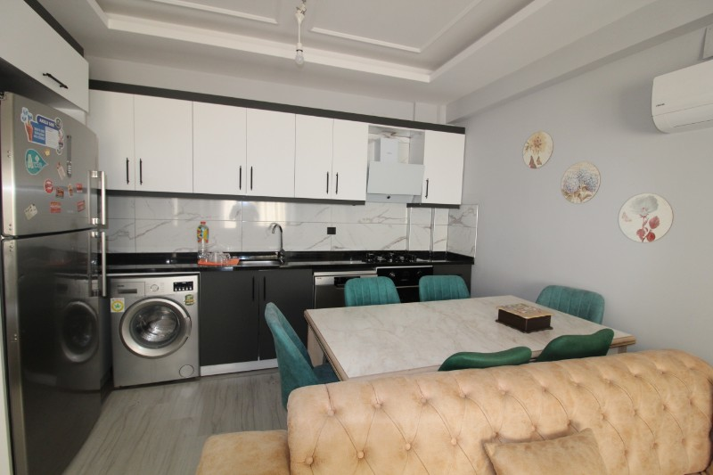 ASLAN'DAN KUYULUK'TA HAVUZLU SİTE İÇİ FULL EŞYALI KİRALIK 2+1