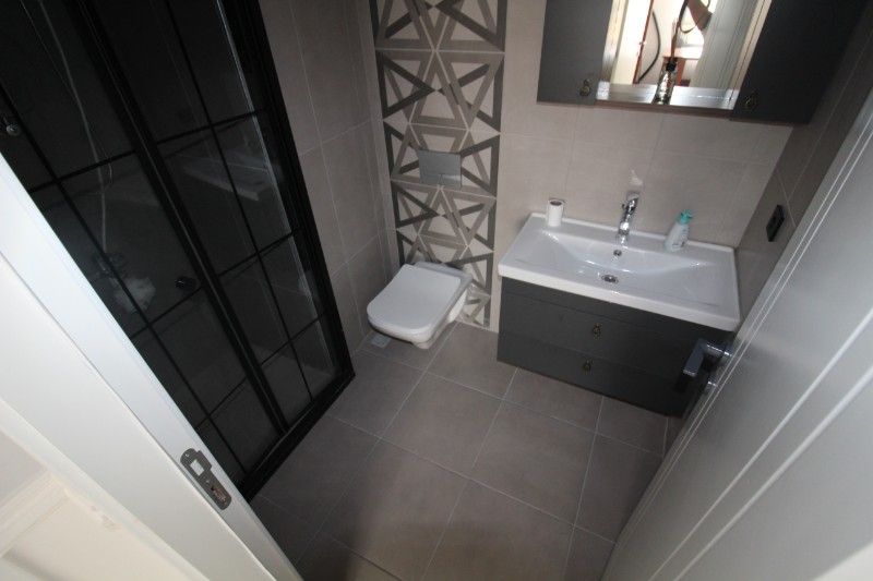 ASLAN'DAN KUYULUK'TA HAVUZLU SİTE İÇİ FULL EŞYALI KİRALIK 2+1