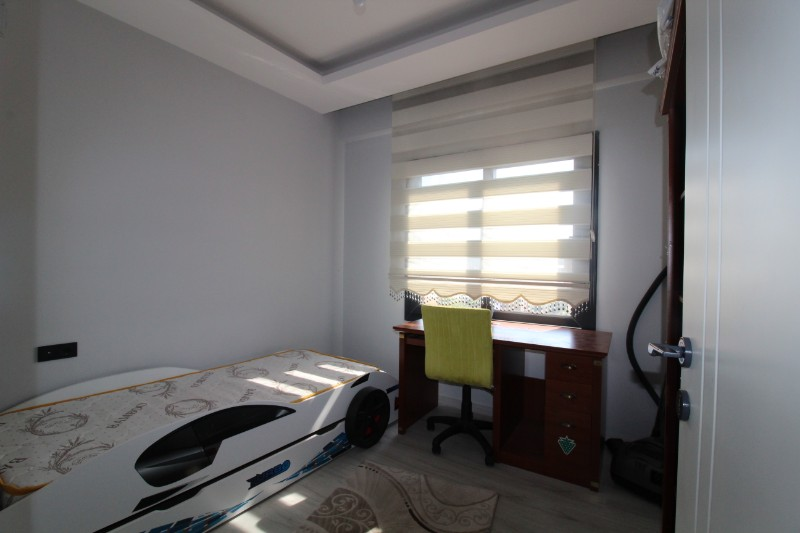 ASLAN'DAN KUYULUK'TA HAVUZLU SİTE İÇİ FULL EŞYALI KİRALIK 2+1