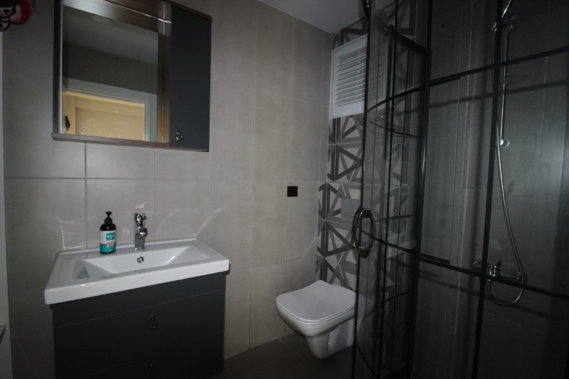 ASLAN'DAN KUYULUK'TA HAVUZLU SİTE İÇİ FULL EŞYALI KİRALIK 2+1