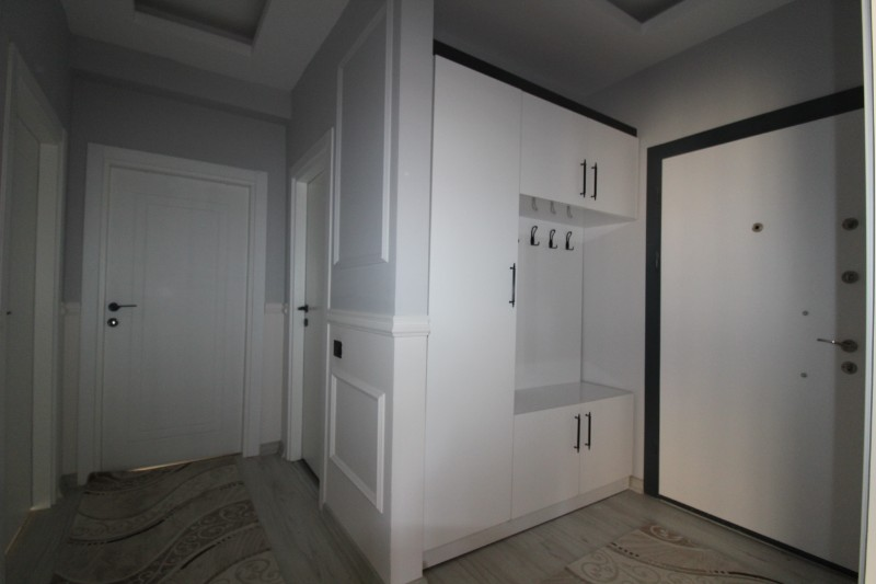 ASLAN'DAN KUYULUK'TA HAVUZLU SİTE İÇİ FULL EŞYALI KİRALIK 2+1