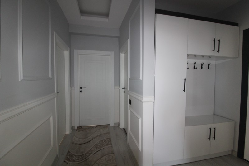 ASLAN'DAN KUYULUK'TA HAVUZLU SİTE İÇİ FULL EŞYALI KİRALIK 2+1