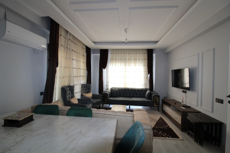 ASLAN'DAN KUYULUK'TA HAVUZLU SİTE İÇİ FULL EŞYALI KİRALIK 2+1