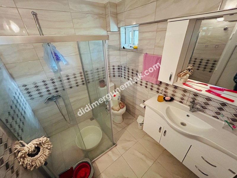 DİDİM SAĞTUR’DA DENİZE YAKIN 3+1 AÇIK MUTFAKLI GENİŞ TERASLI SATILIK MÜSTAKİL VİLLA 