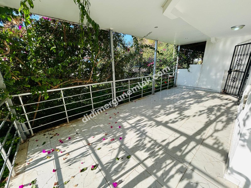 DİDİM SAĞTUR’DA DENİZE YAKIN 3+1 AÇIK MUTFAKLI GENİŞ TERASLI SATILIK MÜSTAKİL VİLLA 