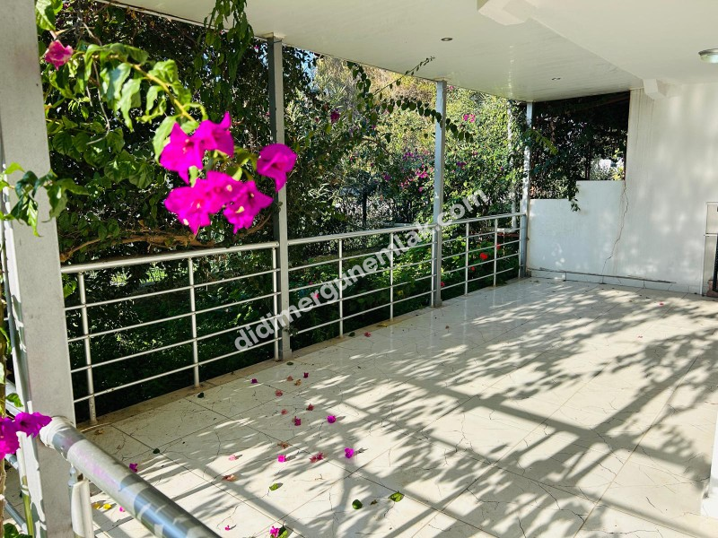 DİDİM SAĞTUR’DA DENİZE YAKIN 3+1 AÇIK MUTFAKLI GENİŞ TERASLI SATILIK MÜSTAKİL VİLLA 