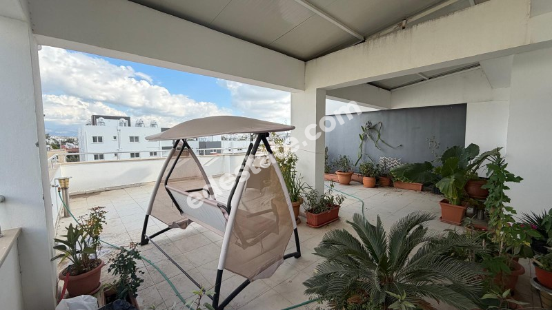 Lefkoşa Ortaköy Bölgesinde Satılık 2+1 PENTHOUSE