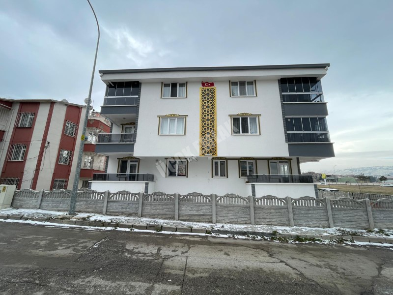 AFYON ÜÇOK EMLAKTAN HARBİŞ NAZMİ SAATÇİ MAH KİRALIK 2+1 SIFIR AYARINDA LÜX DAİRE