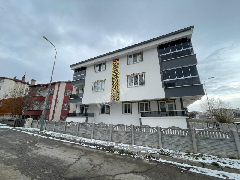 AFYON ÜÇOK EMLAKTAN HARBİŞ NAZMİ SAATÇİ MAH KİRALIK 2+1 SIFIR AYARINDA LÜX DAİRE